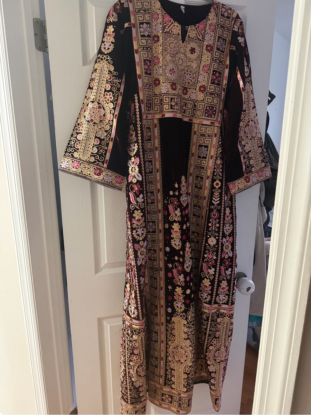 Embroidered maroon thobe